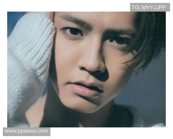 足球界颜值第一球星的光辉与魅力揭秘 他如何成为万千球迷心中的绝世美男